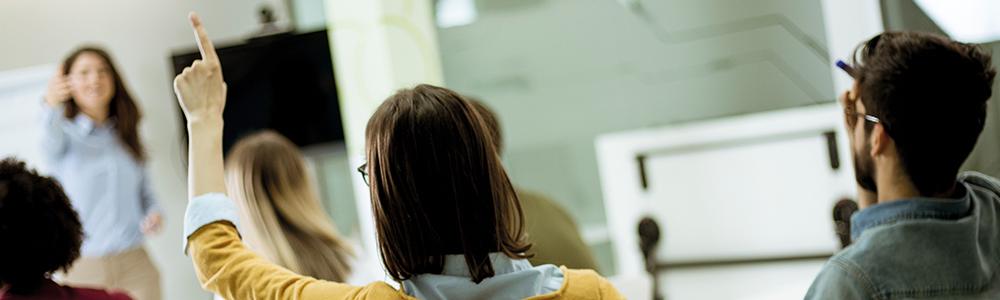 profe con alumnos sentados